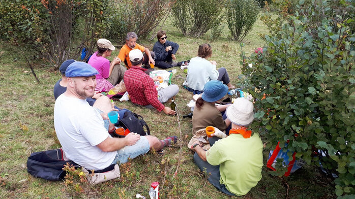 Photo des bénévoles pendant la pause picnic